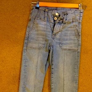 90’s inspired light wash jeans